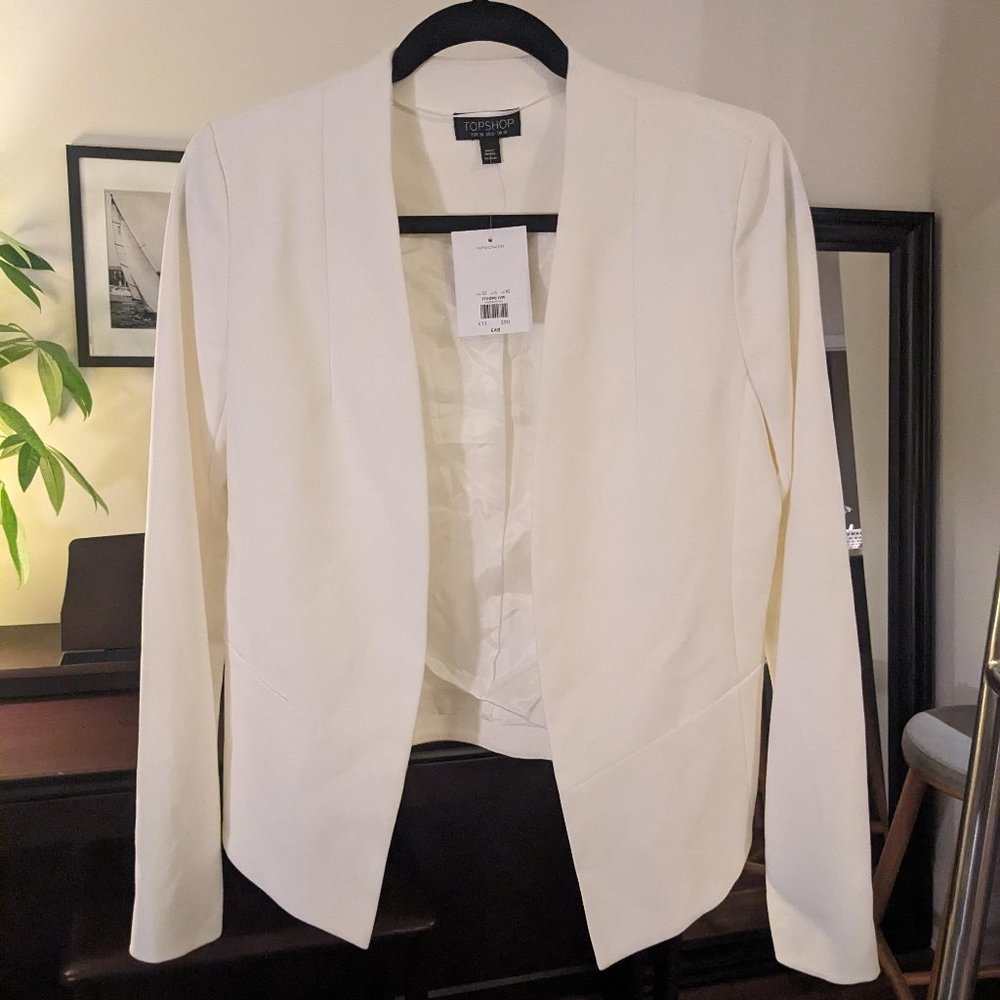 NWT - TOPSHOP - White Blazer (Size 6)